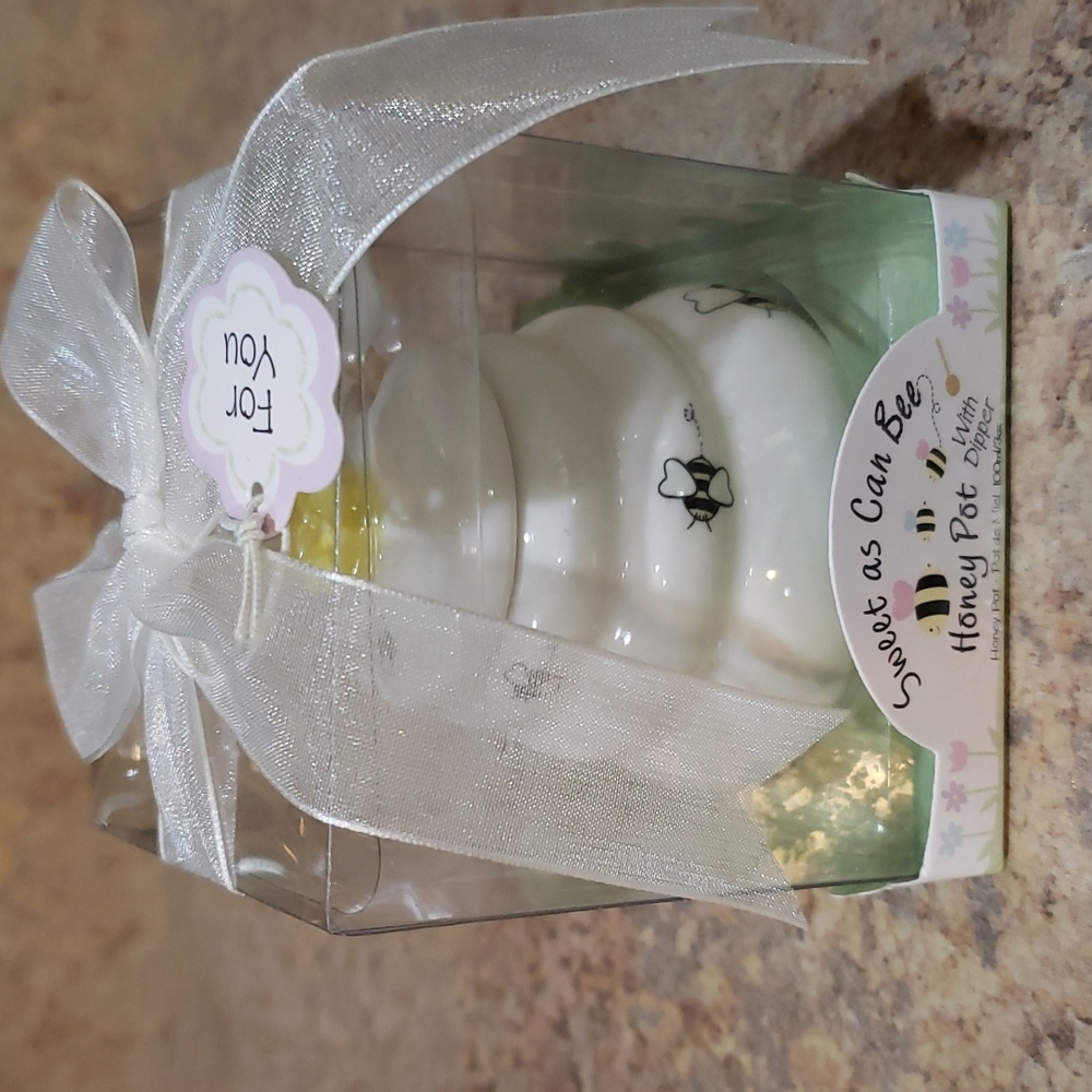 Cute small honey pot NWT
